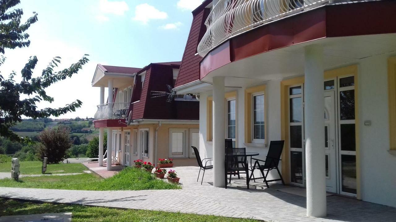 Benelise Apartman Hévíz Esterno foto